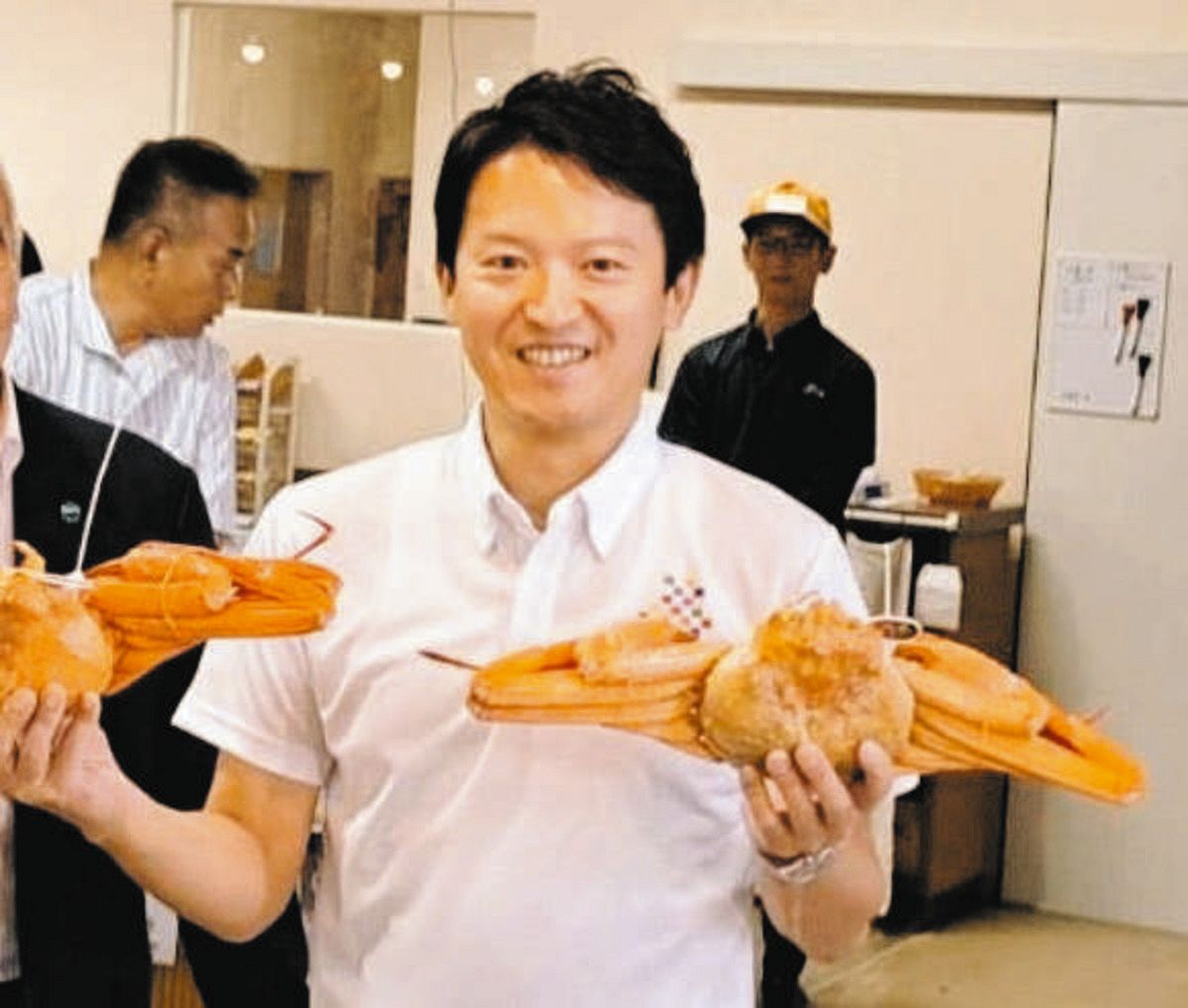 ぼくたち仲良し！（吉村洋文大阪府知事と斎藤元彦兵庫県知事）